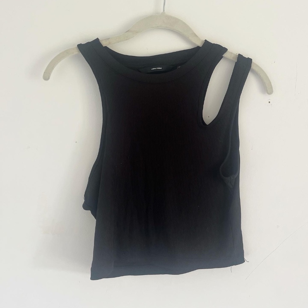 Black VERAMODA Crop Tank top
